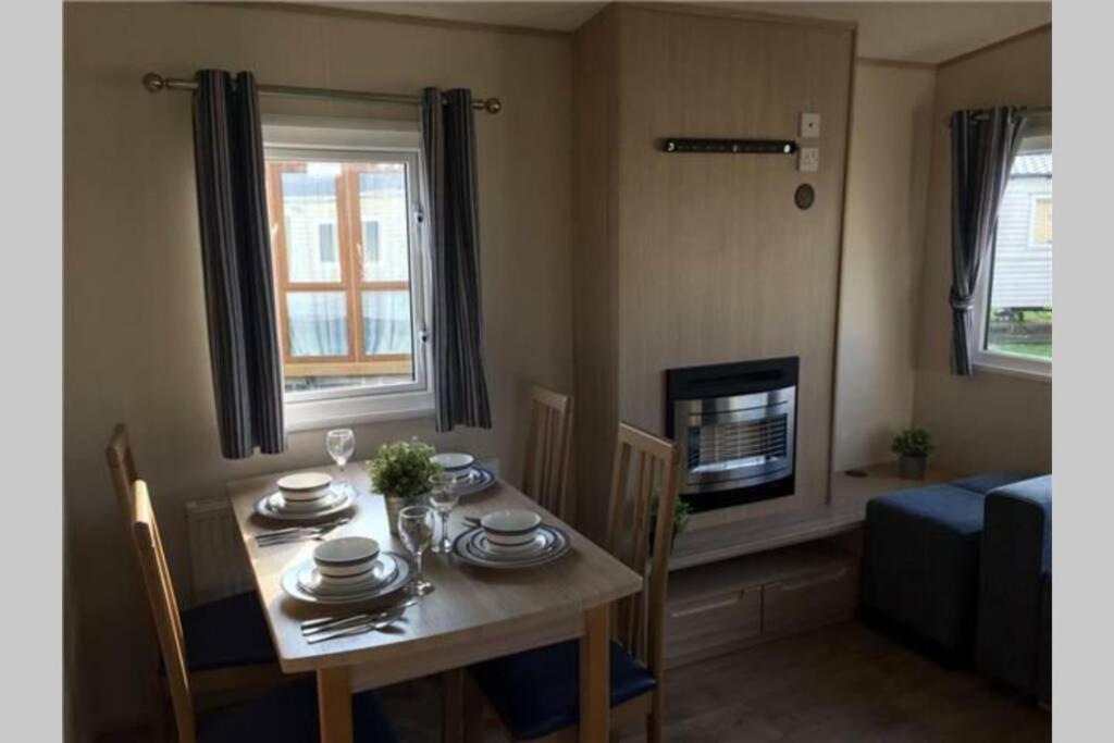 8 Berth Caravan At Parkdean Camber Sands Esterno foto